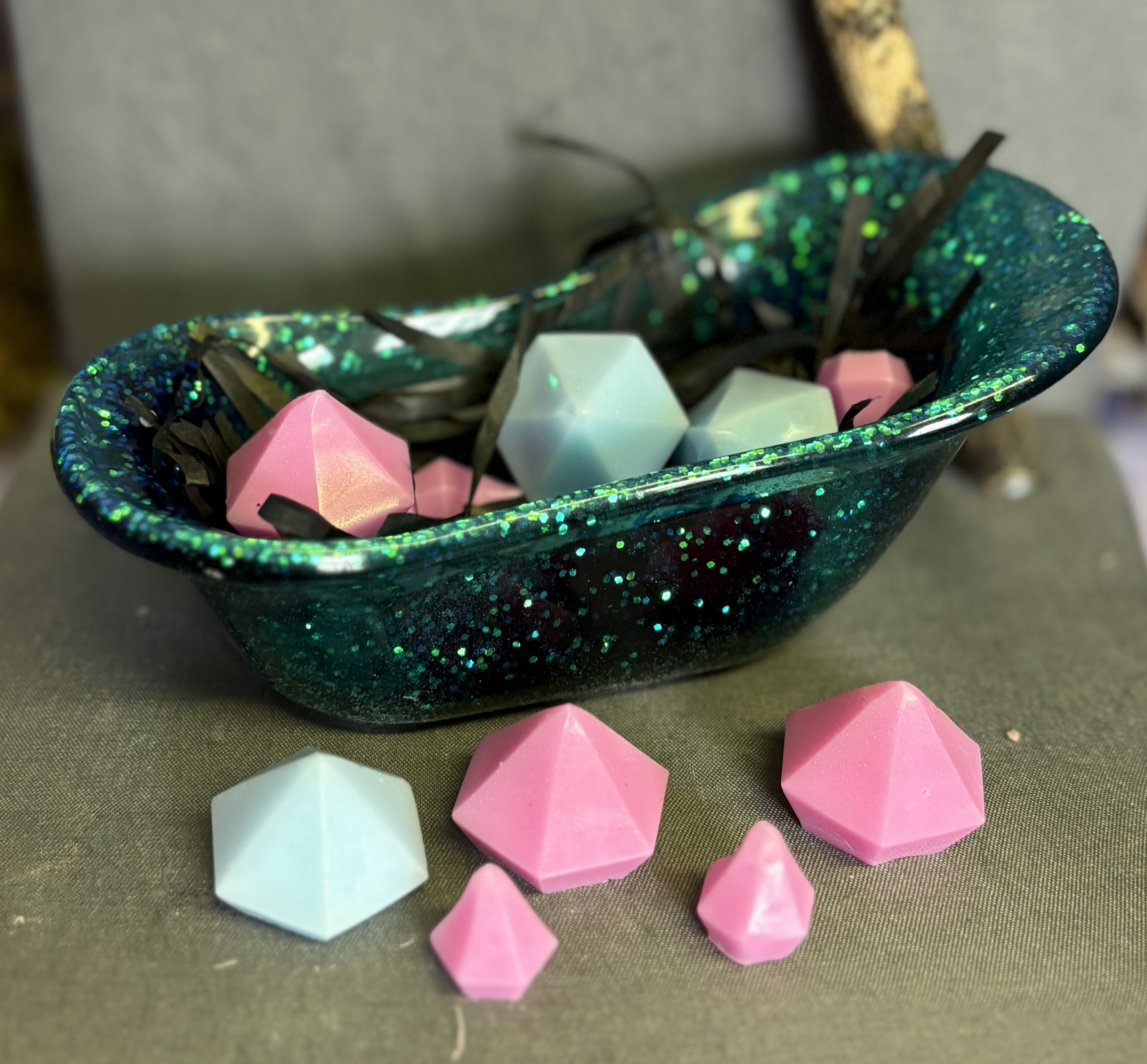 Mini Diamond Soap Set with Vintage Bathtub Holder – Handmade Luxury Guest Soaps