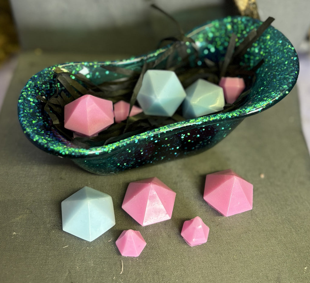 Mini Diamond Soap Set with Vintage Bathtub Holder – Handmade Luxury Guest Soaps