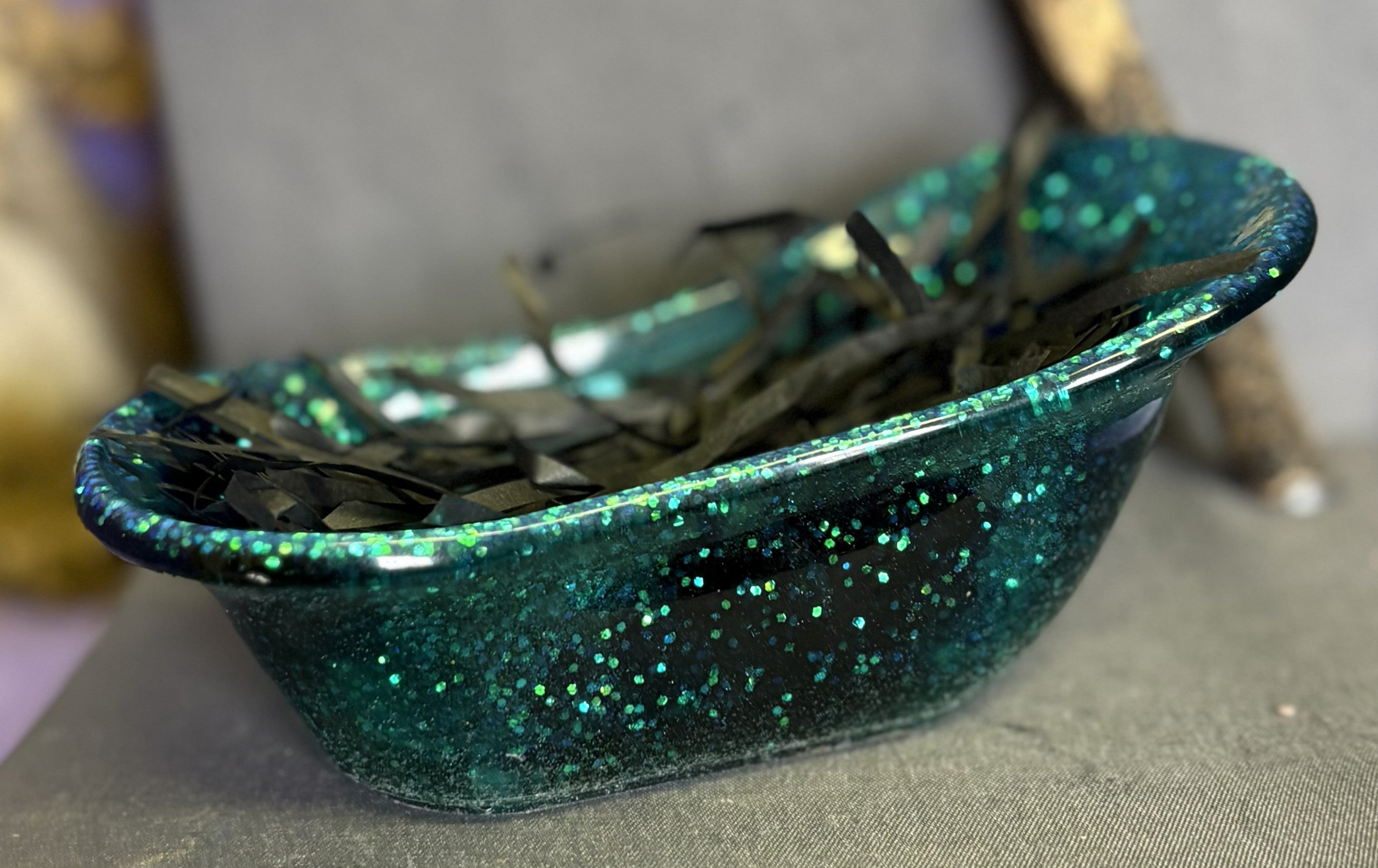 Mini Diamond Soap Set with Vintage Bathtub Holder – Handmade Luxury Guest Soaps