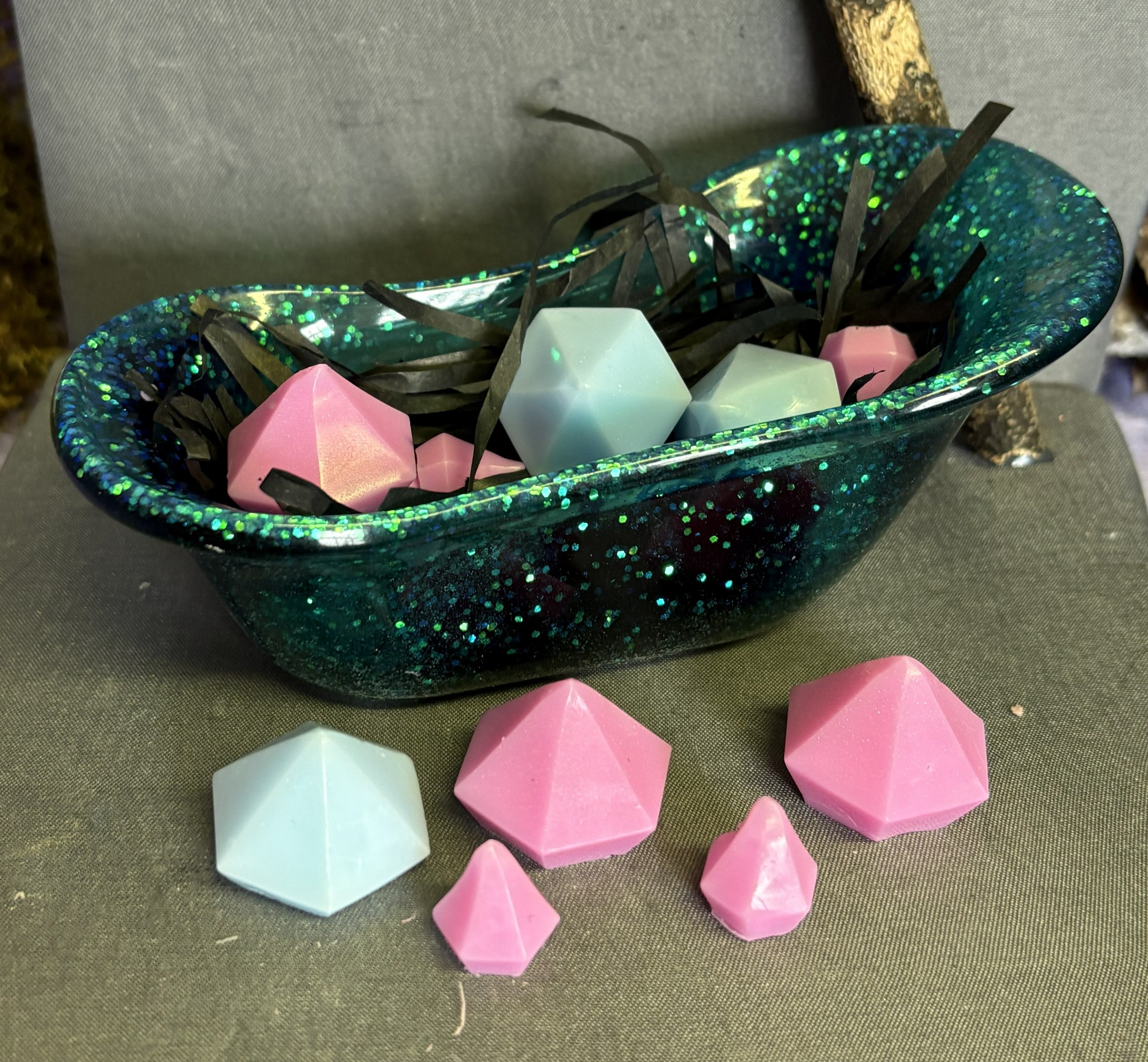 Mini Diamond Soap Set with Vintage Bathtub Holder – Handmade Luxury Guest Soaps