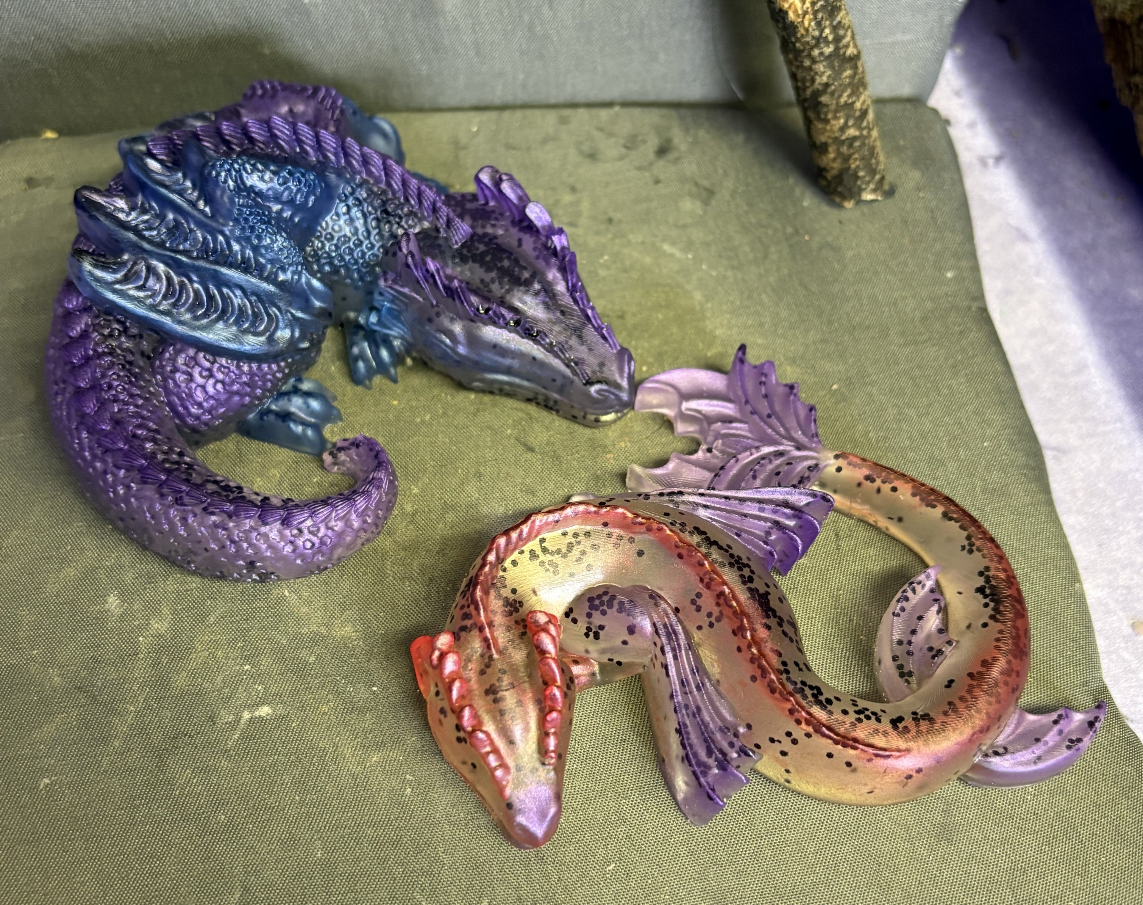 Decorative Resin Dragon Figurine Set – Set of 2 Fantasy Dragon Collectibles