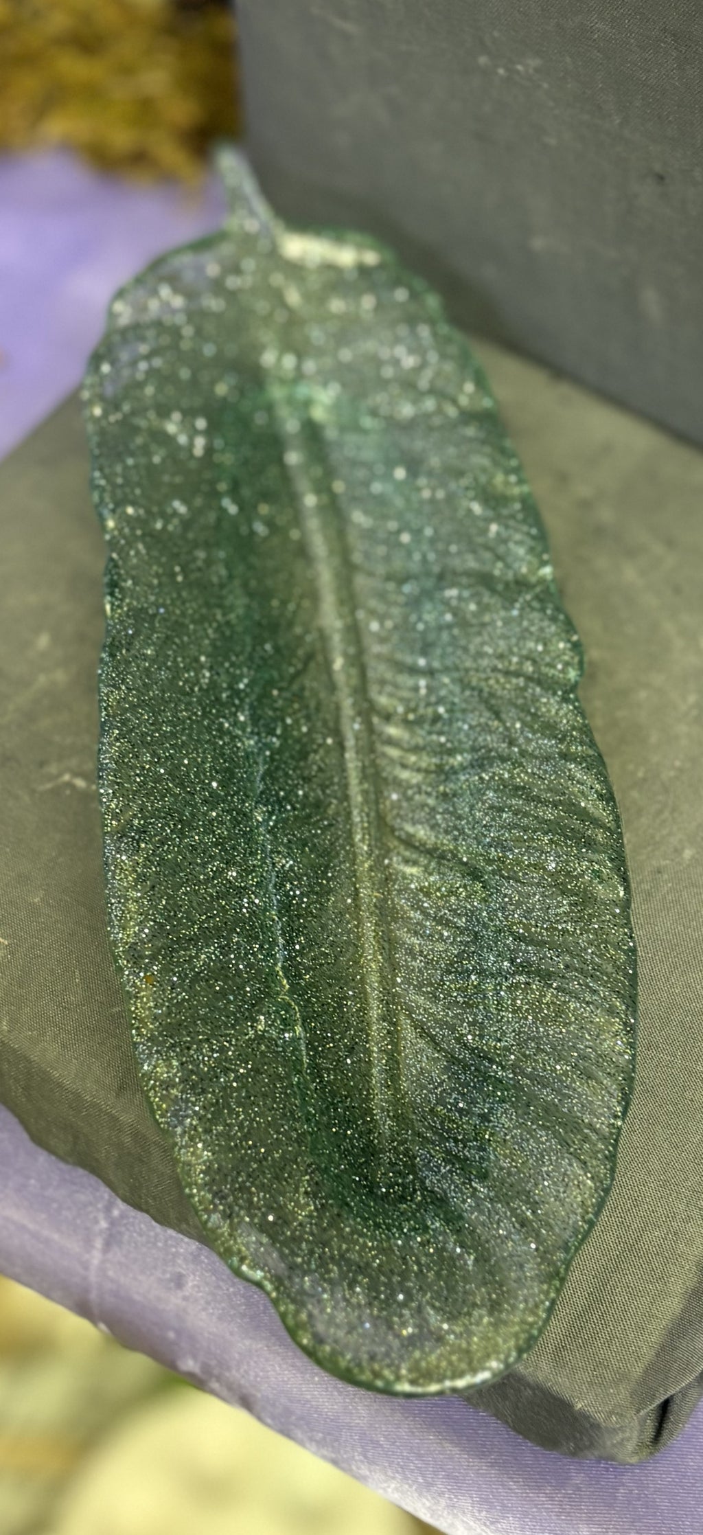 Handcrafted Resin Leaf Soap Dish – Nature-Inspired Bathroom & Kitchen Accessory