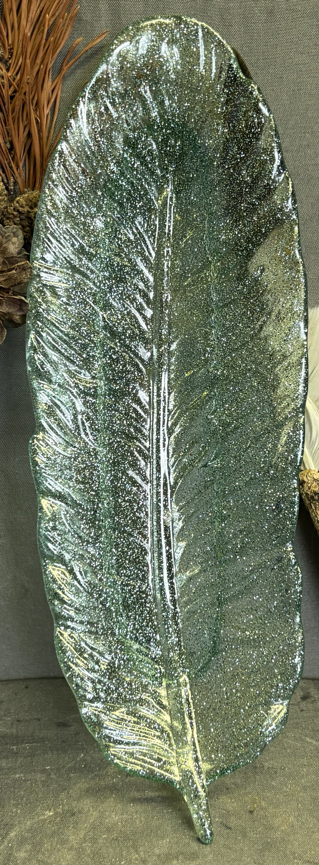 Handcrafted Resin Leaf Soap Dish – Nature-Inspired Bathroom & Kitchen Accessory