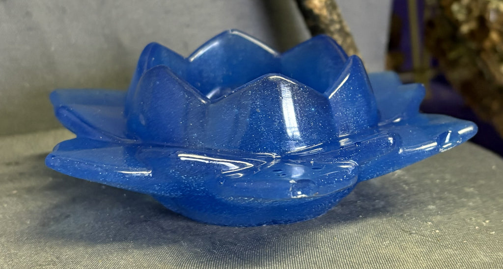Handcrafted Resin Lotus Tealight Candle Holder – Elegant Floral Home Décor