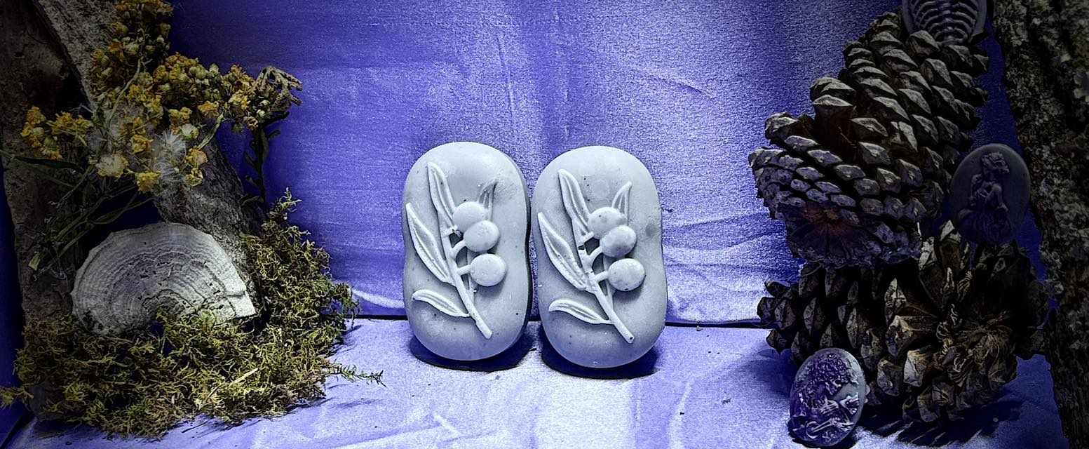 Olive Grove Soap Bars – Handmade Oval Soaps with Olive Embellishment Set of 4
