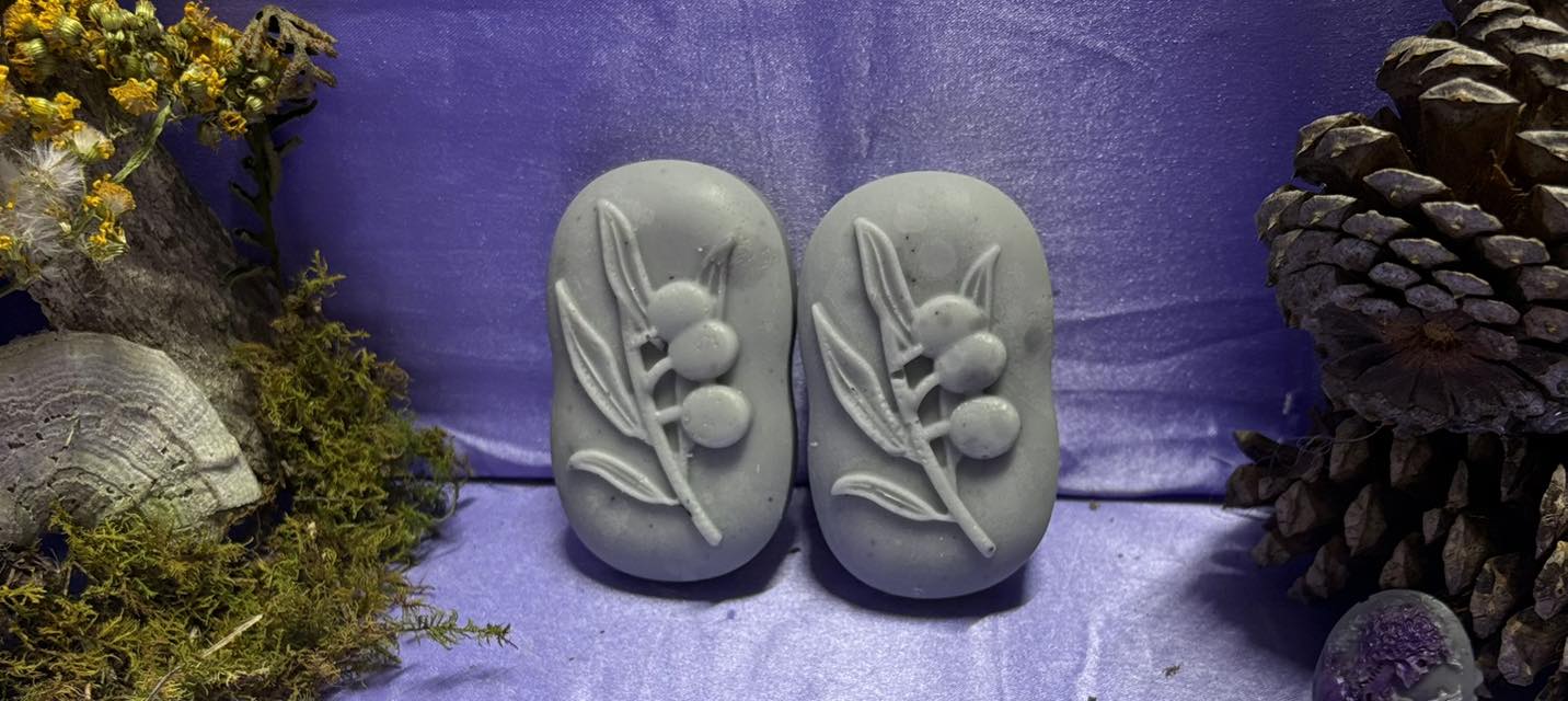 Olive Grove Soap Bars – Handmade Oval Soaps with Olive Embellishment Set of 4
